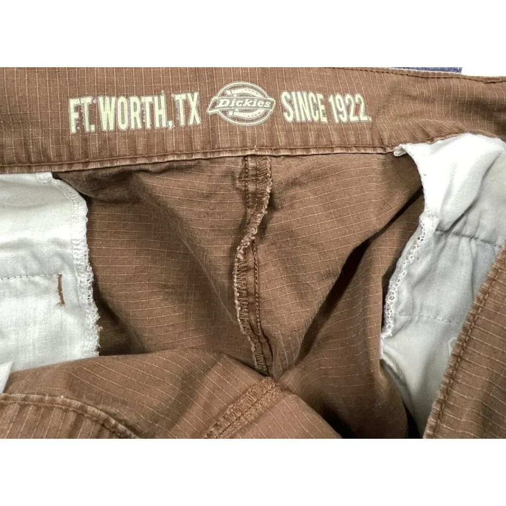 Dickies Men's‎ Relaxed Fit Brown Cargo Shorts Size 40 Flat Front Workwear
